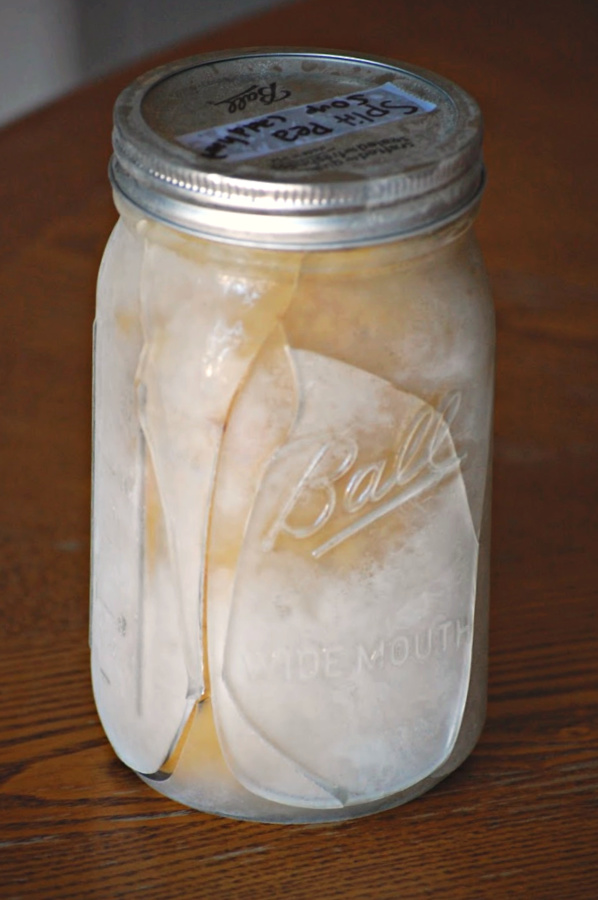 How to freeze food in glass jars (+ defrost it safely)